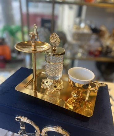 At figürlü pirinç gümüş kaplama tepsi fincan ve bardak