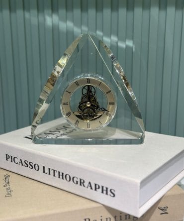 Kristal Üçgen Saat